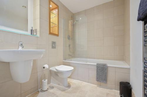 a bathroom with a sink and a toilet and a bath tub at West One City Home from Home with secure parking in Sheffield