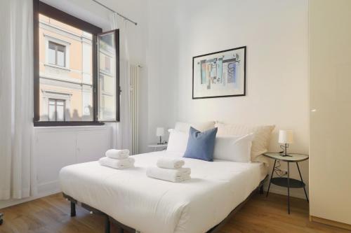 Just Urban Stays - Sunny 2BR Flat in the Heart of Milan - M2 and M4 metro