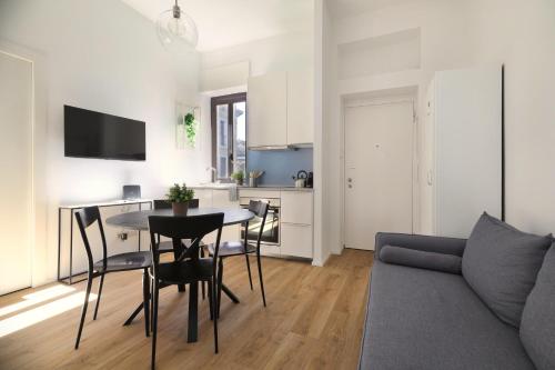 Just Urban Stays - Sunny 2BR Flat in the Heart of Milan - M2 and M4 metro