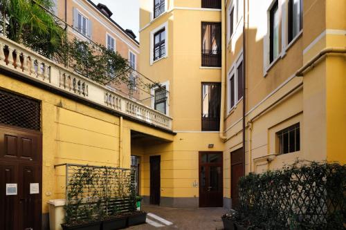Just Urban Stays - Sunny 2BR Flat in the Heart of Milan - M2 and M4 metro