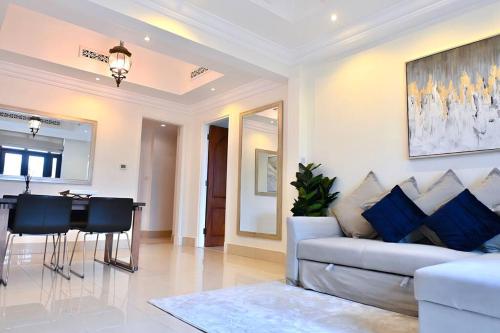 Lux Souk al Bahar Downtown Dubai 1 bedroom flat - Steps to Dubai Mall