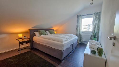 a small bedroom with a bed and a window at MaMi Apartments - Cloud 9 in Pliezhausen
