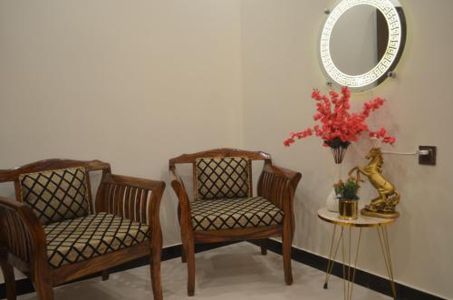 Ruang duduk di Dream home 2 & 4 bedroom Family house