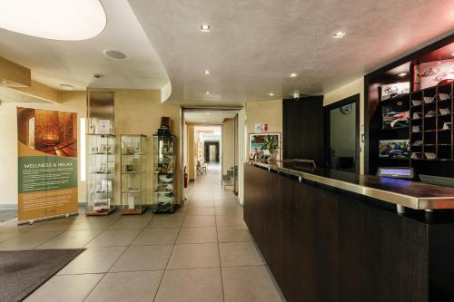 a restaurant with a counter and a pharmacyacistacistacistacist at Hotel Dei Vicari in Scarperia