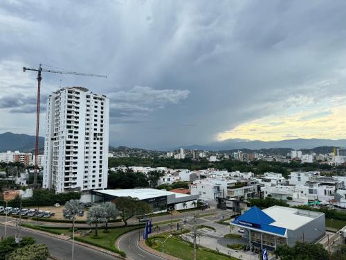 a view of a city with a tall building at Apartamento Inteligente, Vista Panorámica! in Cúcuta