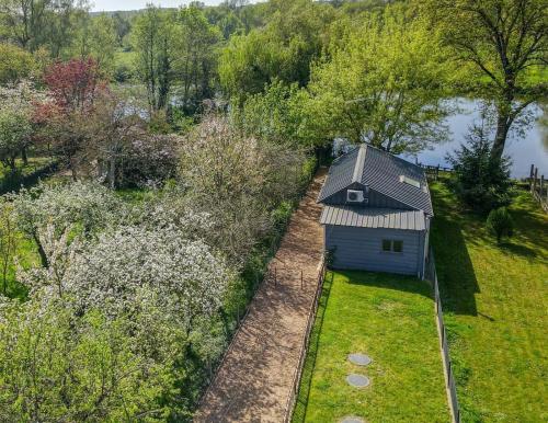 an overhead view of a small house in a garden at Maison au bord du Loir in La Flèche