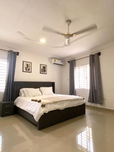 a bedroom with a bed and a ceiling fan at Spacious 2 Bedroom House East Legon Accra in Accra