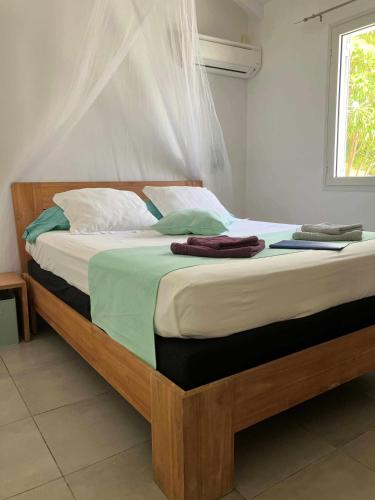 Postel nebo postele na pokoji v ubytování Douceurs Caraïbes, Gîte Alpinia.