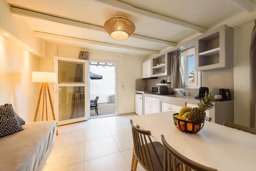 Cucina o angolo cottura di Vammos Luxury Residences