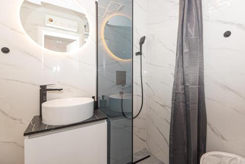 a bathroom with a sink and a shower at Apartman Holiday in Šibenik