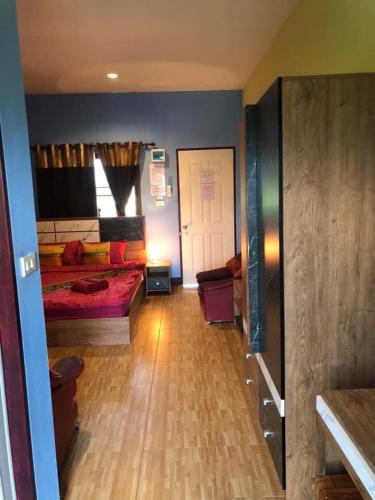 Postel nebo postele na pokoji v ubytování Sandee Place Mountain View Hotel โรงแรมแสนดีเพลส เมาเท่นวิว จอมทอง