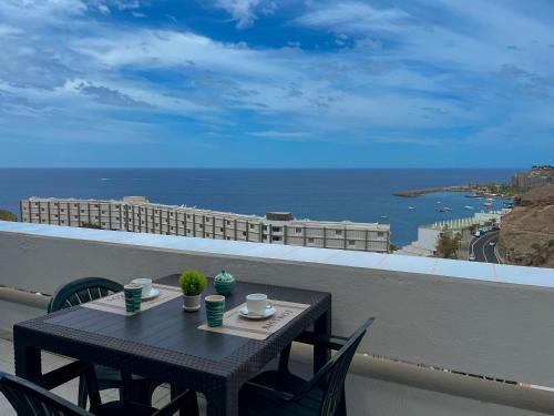 The Mayfair Village apto 305