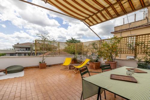 Spacious with terrace 3 bedroom, metroA Battistini