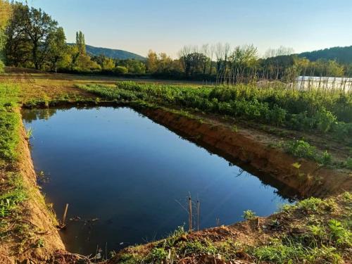 Photo de la galerie de l'établissement Appartement avec piscine, à Villecroze