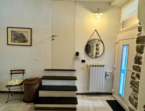 a room with stairs and a mirror on the wall at La Piramide in Manarola