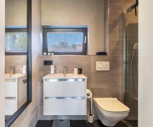 Ванна кімната в NEU: modernes Studio-Apartment
