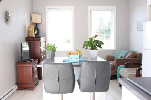 a living room with a table and chairs at Location, Location, Location-Immaculate 1 Bedroom Suite in Victoria