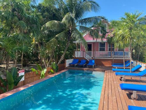 Bazen u ili blizu objekta Barbara's Beach House
