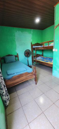 Postel nebo postele na pokoji v ubytování La Cascada Hostel & Restaurant
