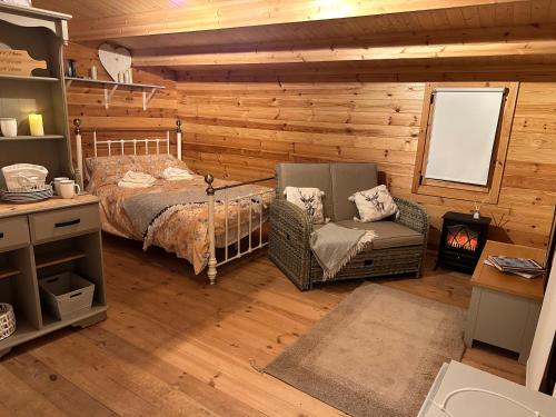 מיטה או מיטות בחדר ב-Summerfields Lodge