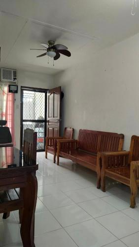 Χώρος καθιστικού στο Vin's Place 1-Bedroom near Davao Sports Complex-Malls
