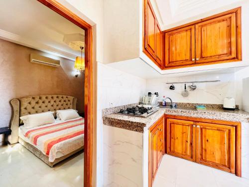 a small kitchen with a sink and a bed at SABOR FAMILY APARTS -Jaouharat Al Atlas in Marrakech