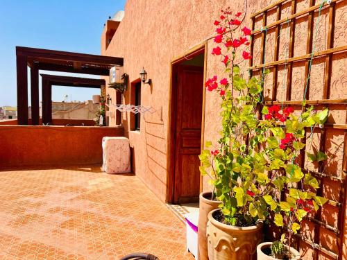 a house with flowers on the side of it at SABOR FAMILY APARTS -Jaouharat Al Atlas in Marrakech