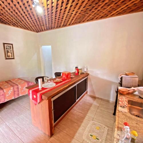 a room with a counter and a bed in it at Estalagem Sitio Colibri in Cunha