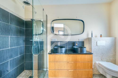 a bathroom with a sink and a shower at La Maison des Rêves - Avec parking et Piscine in Soisy-sous-Montmorency