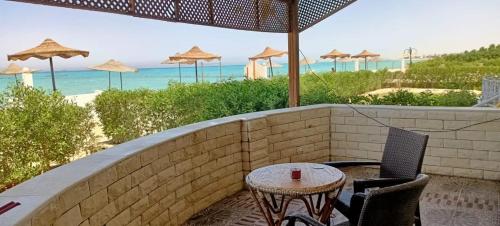شاليه علي البحر صف أول بحديقة خاصة بمنتجع براس سدر Chalet direct Sea View Ras Sudr