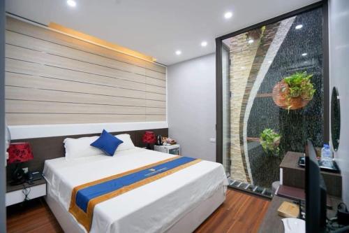 Ліжко або ліжка в номері Hạ Long Trendy