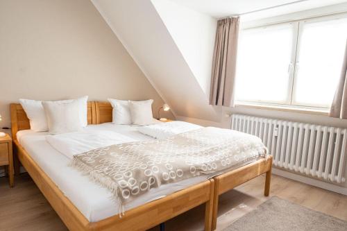 Postel nebo postele na pokoji v ubytování Tunghoern-Hues-1OG-Wohnung-04