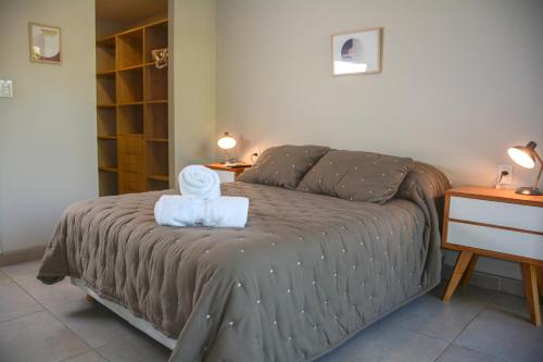 Postel nebo postele na pokoji v ubytování Hermoso departamento cómodo y equipado!