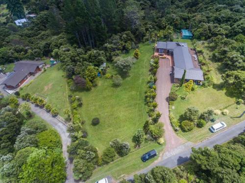 Vaade majutusasutusele Romantic vintage retreat away in West Auckland linnulennult