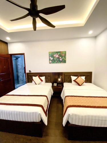 Tempat tidur dalam kamar di Sunstar Hotel