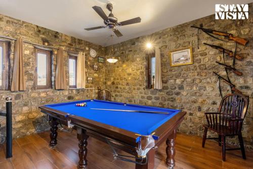 Mesa de billar en The Enchanted Forest with ATV Bike, Pet Friendly at Jim Corbett by StayVista