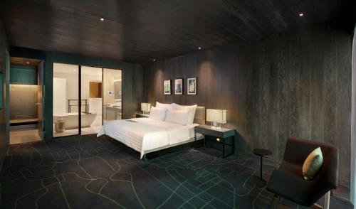 Ένα ή περισσότερα κρεβάτια σε δωμάτιο στο Le Meridien Zhengzhou