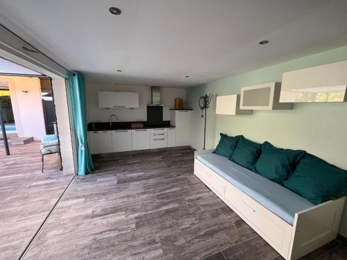 Dapur atau dapur kecil di Villa in Vidauban with Private Pool