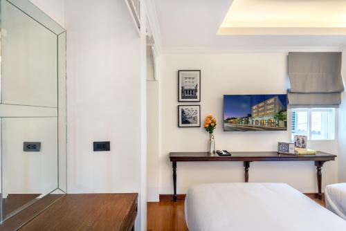 a bedroom with a bed and a glass wall at Cherie Bangkok Boutique Hotel in Bangkok