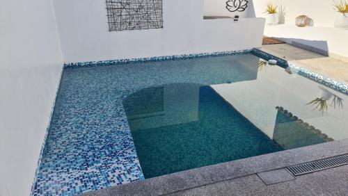 Φωτογραφία από το άλμπουμ του Villa piscine balnéothérapie et jacuzzi entièrement privée σε Barras