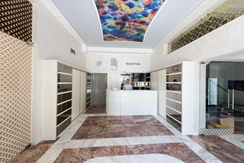 Imagen de la galería de Apartament Studio White Tower 607, en Mamaia