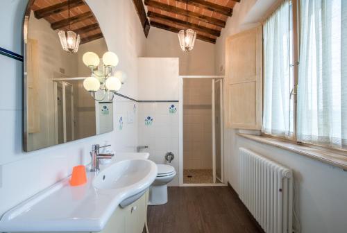 a bathroom with a sink and a toilet at Appartamento Belvedere in Lano