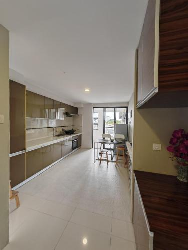 a kitchen and dining room with a table and chairs at Jee Foh Homestay in Miri
