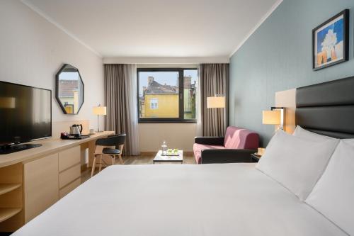 Hilton Garden Inn Budapest City Centre — View (from property/room)