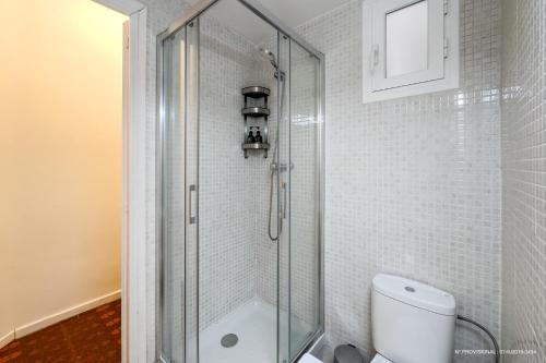 a bathroom with a shower with a toilet at Sagrada Familia 360 in Barcelona