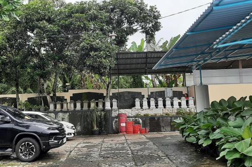 Taman di luar RedDoorz At Hotel Pakem Sari Kaliurang