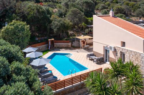 Sea Crest villa,near beach,pool,sea view and mountain,private parking