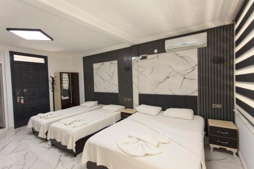 Katil atau katil-katil dalam bilik di Green Peace Hotel