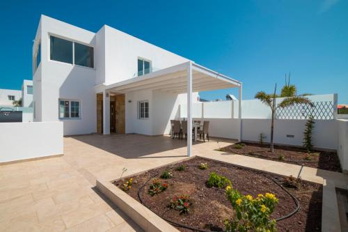 Villa Ocean Wave - Sea Views - Free Private Heated Pool