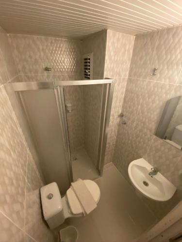 Ένα μπάνιο στο Royal Ezel Hotel